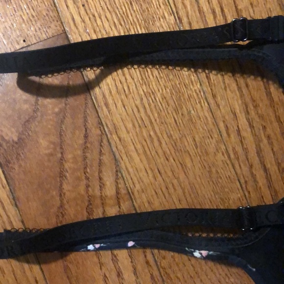 Barely worn Victoria Secret 36D bra. - Picture 7 of 7